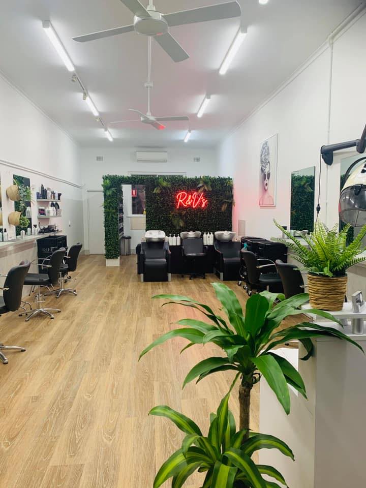 R&V's Hair Salon - Salon